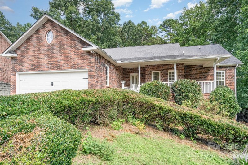 Property image 2 of 1448 Weatherwood Drive in Weatherwood, Lincolnton, NC 28092