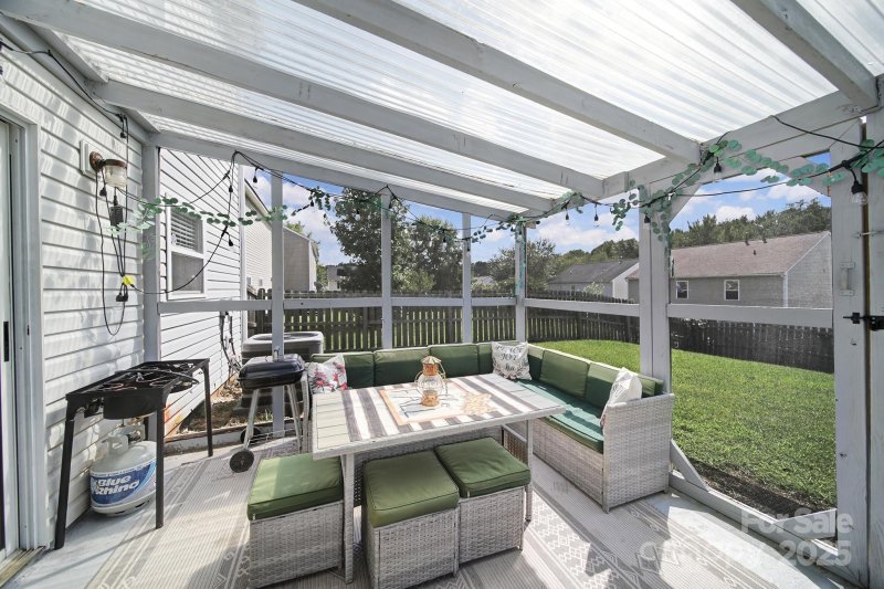 Property image 2 of 2320 Kirkgate Lane in Buckleigh, Charlotte, NC 28215