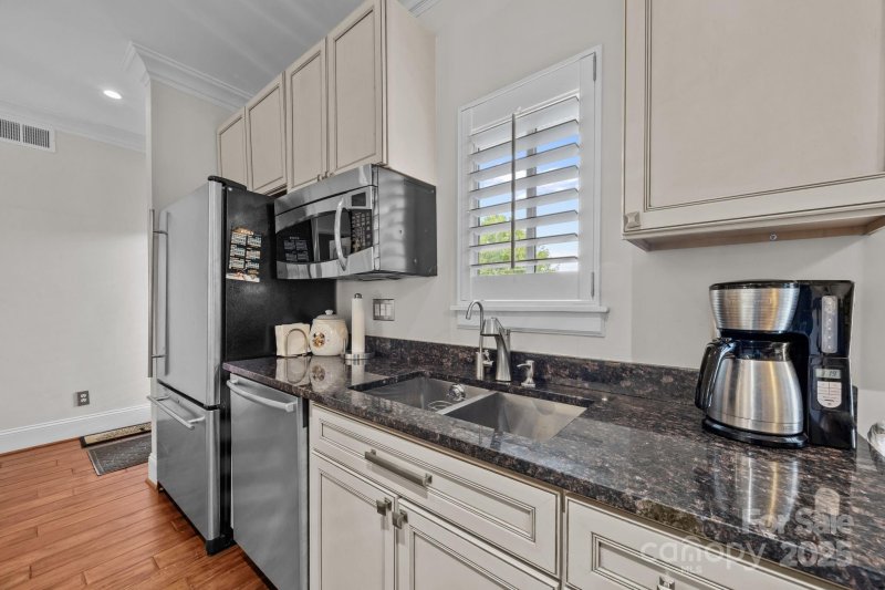 Property image 5 at 224 N Poplar Street, Charlotte, NC 28202