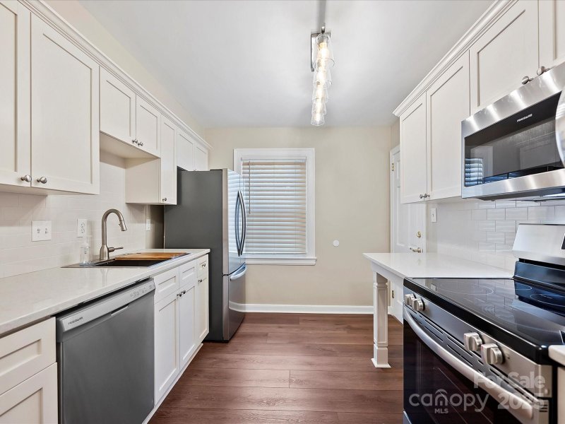 Property image 3 of 107 S Laurel Avenue in Eastover, Charlotte, NC 28207