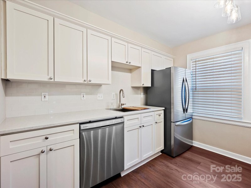 Property image 5 of 107 S Laurel Avenue in Eastover, Charlotte, NC 28207