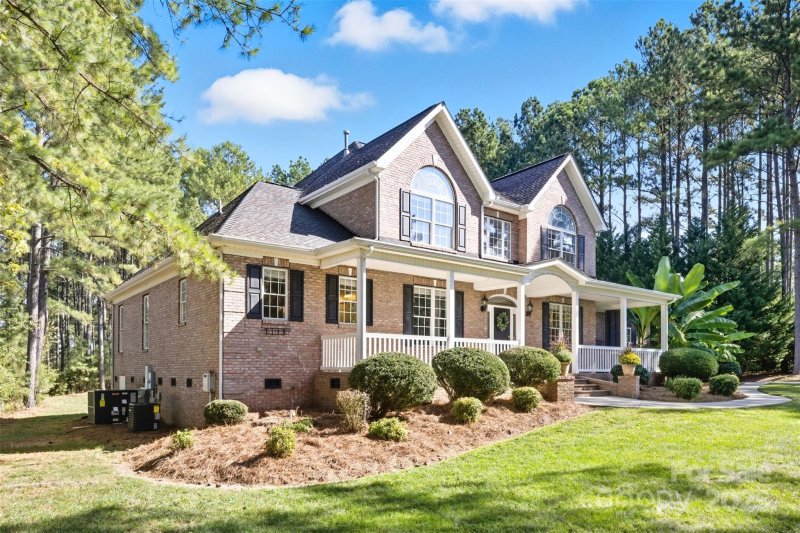 Property image 2 of 807 Land Grant Court in Estates at Windswept Cove, York, SC 29745