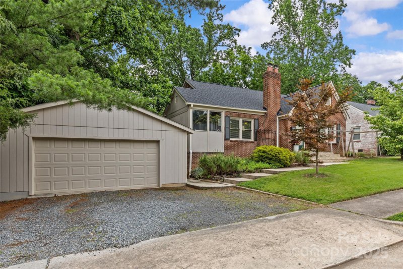 Property image 3 of 2005 Scott Avenue in Dilworth, Charlotte, NC 28203