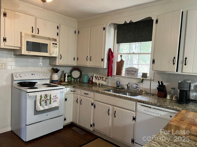 Property image 5 at 5531 Farmbrook Drive, Charlotte, NC 28210