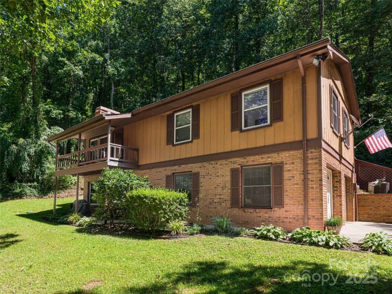 Property image 3 of 50 Tuckaway Drive in Kenwood, Asheville, NC 28803