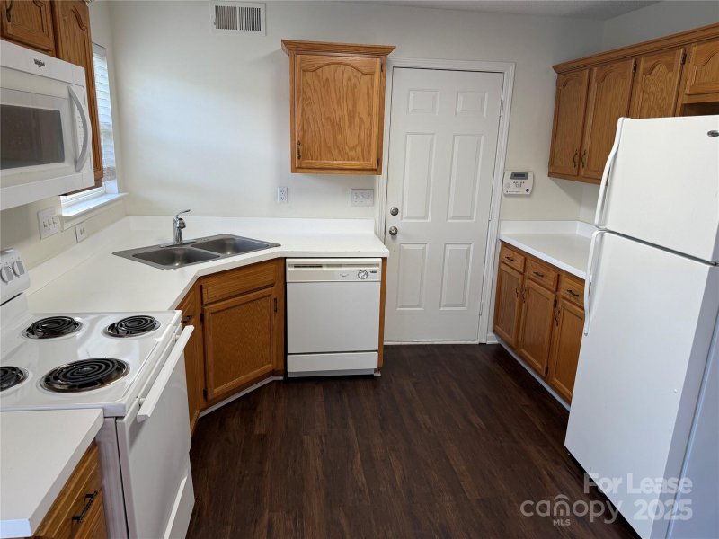 Property image 4 of 8821 Cameron Spring Road in Woods At Coulwood, Charlotte, NC 28214