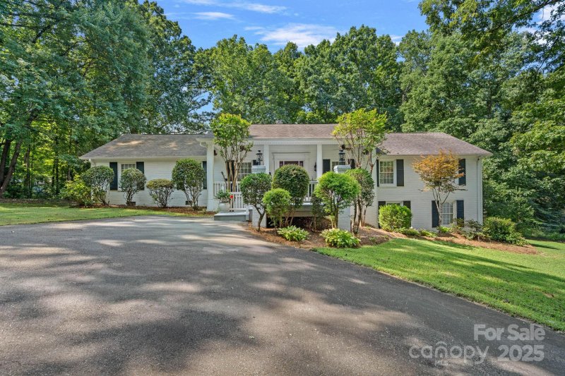 Spicewood Acres, Charlotte Community