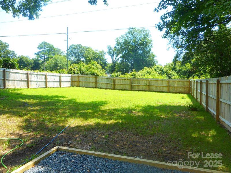 Property image 4 of 2233 Highland Street in Marsh Estates, Charlotte, NC 28208