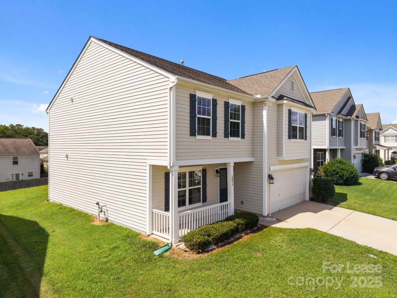 Property image 2 of 2873 Village Center Drive in Spencer Mountain Village, Dallas, NC 28034