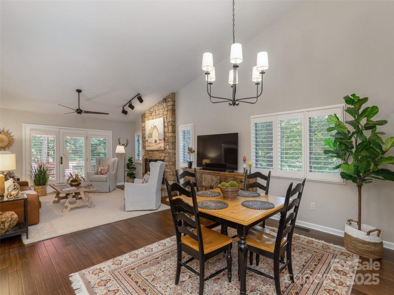 Property image 5 of 101 N Scarlet Oak Lane in The Oaks, Hendersonville, NC 28791