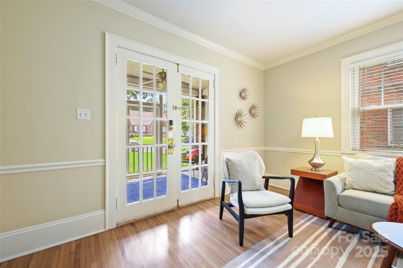 Property image 5 of 600 Walnut Avenue in Wesley Heights, Charlotte, NC 28208