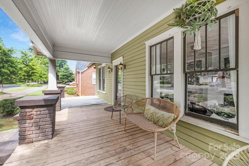 Property image 5 of 209 Grandin Road in Wesley Heights, Charlotte, NC 28208