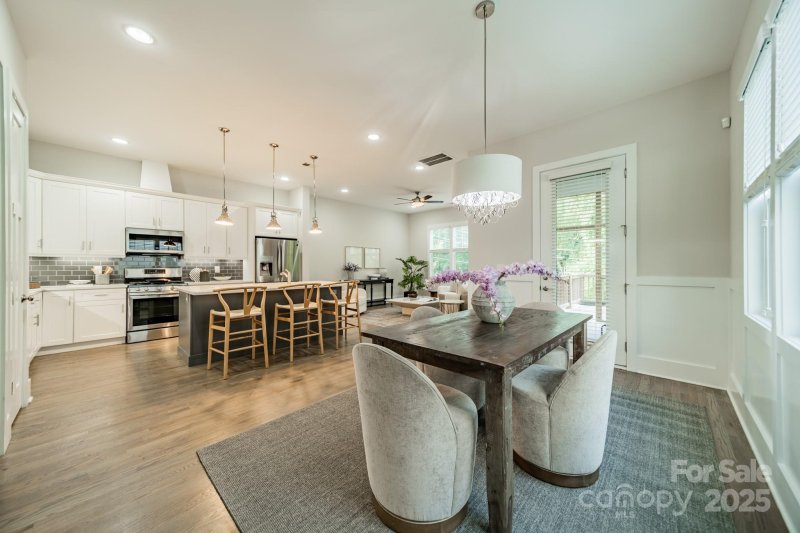 Property image 4 at 5230 Valley Stream Road, Charlotte, NC 28209