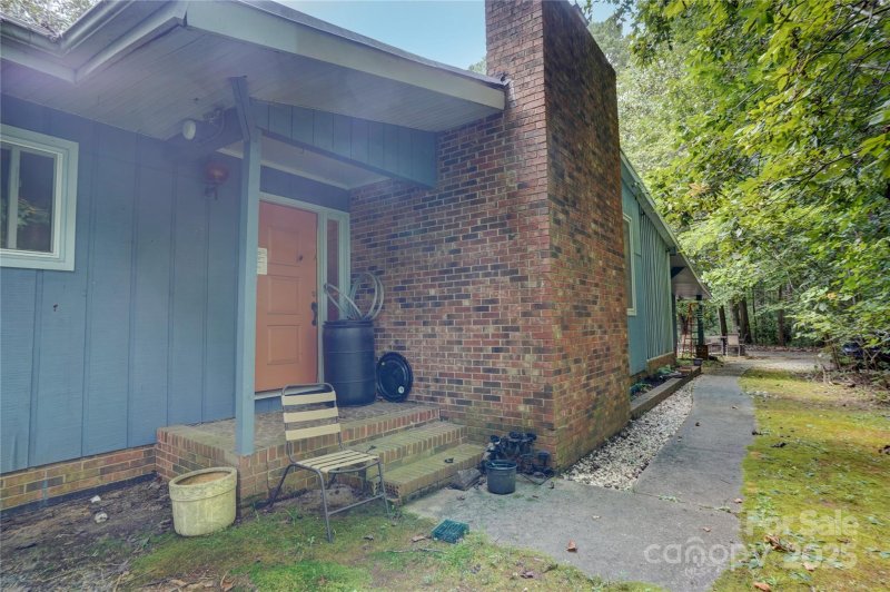 5516 Gold Crest Street