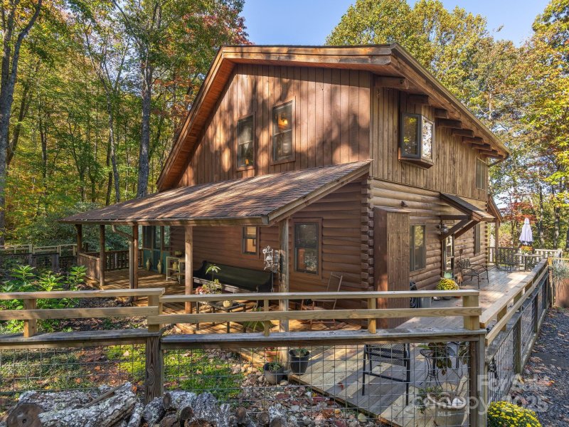 Fairview Pointe, Fairview Community