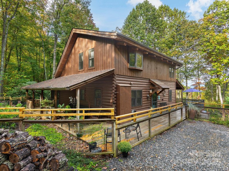 Property image 2 of 102 Carriage Drive in Fairview Pointe, Fairview, NC 28730