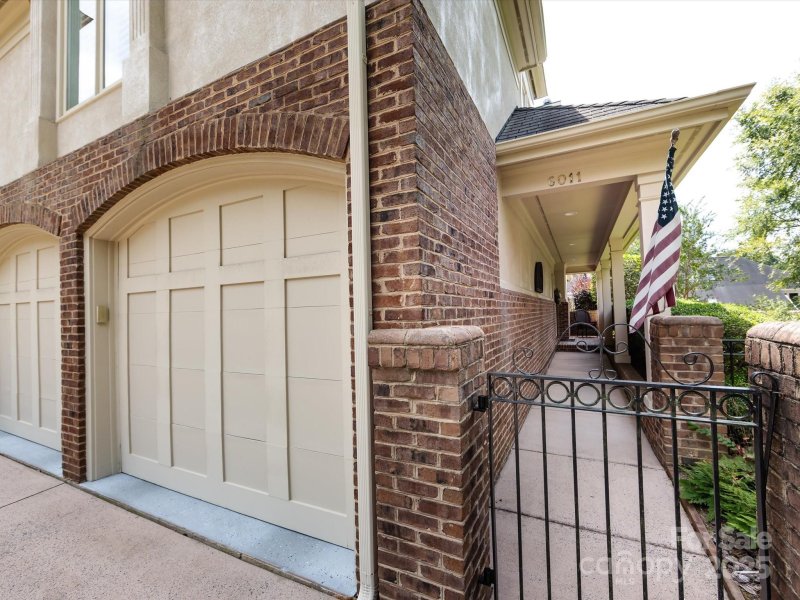 Challis Hill, Charlotte Community