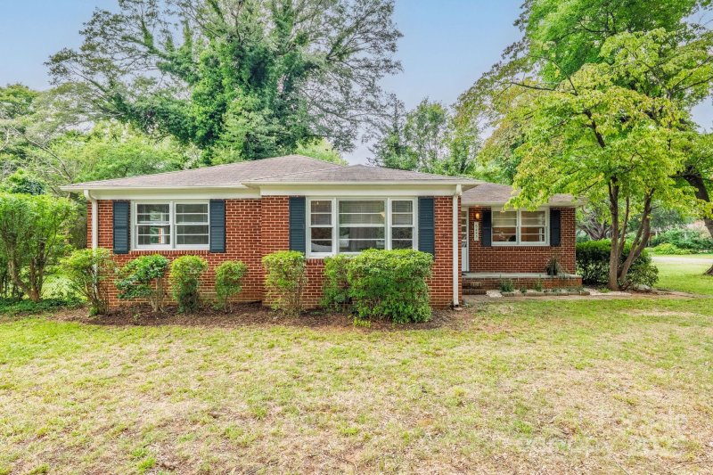 Property image 2 of 5443 Hilltop Circle in Allen Hills, Charlotte, NC 28269