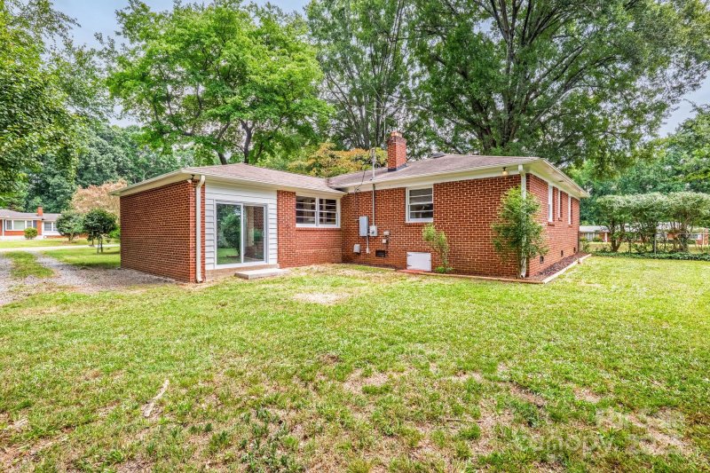 Property image 3 of 5443 Hilltop Circle in Allen Hills, Charlotte, NC 28269