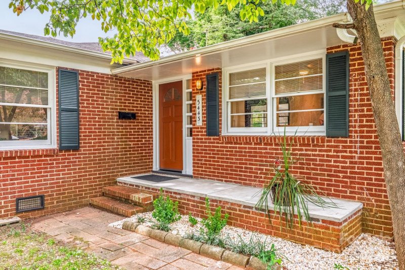 Property image 4 of 5443 Hilltop Circle in Allen Hills, Charlotte, NC 28269