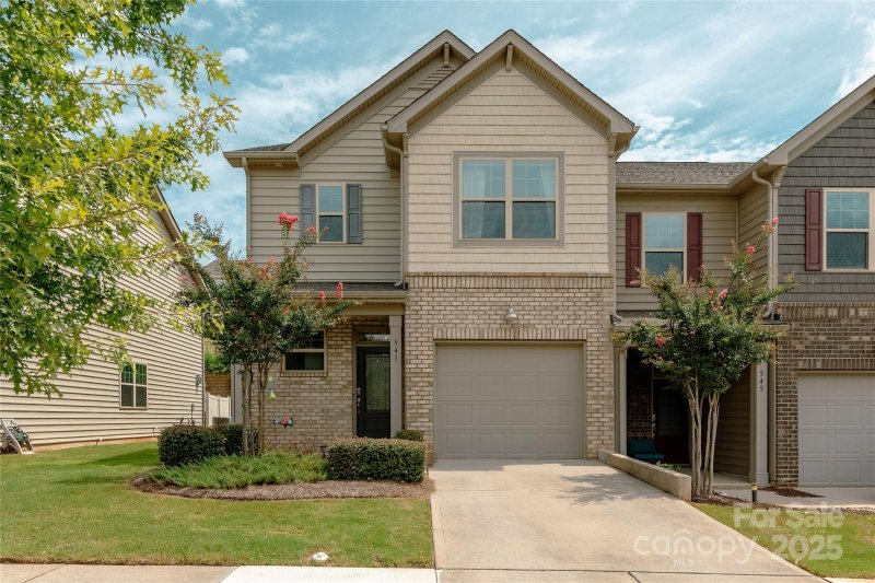543 Common Raven Court