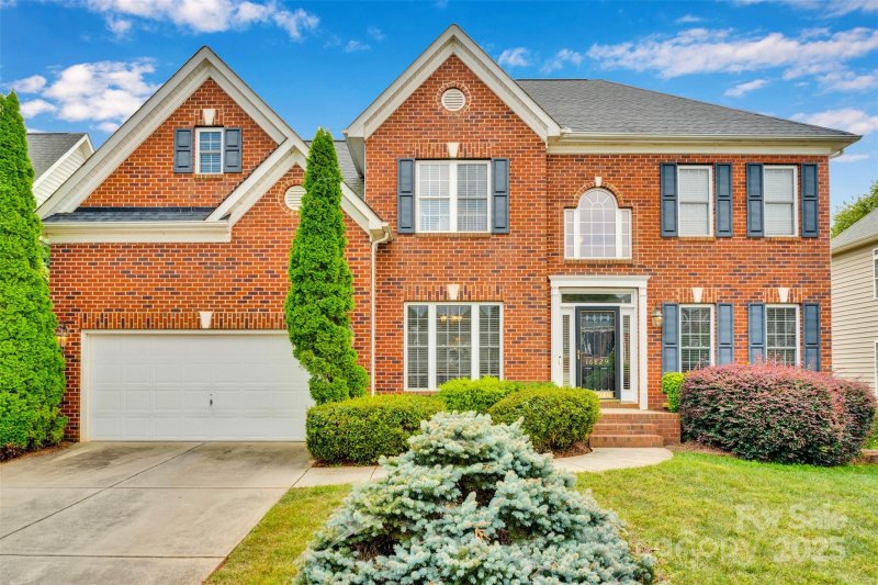 Hampton Ridge, Huntersville Community