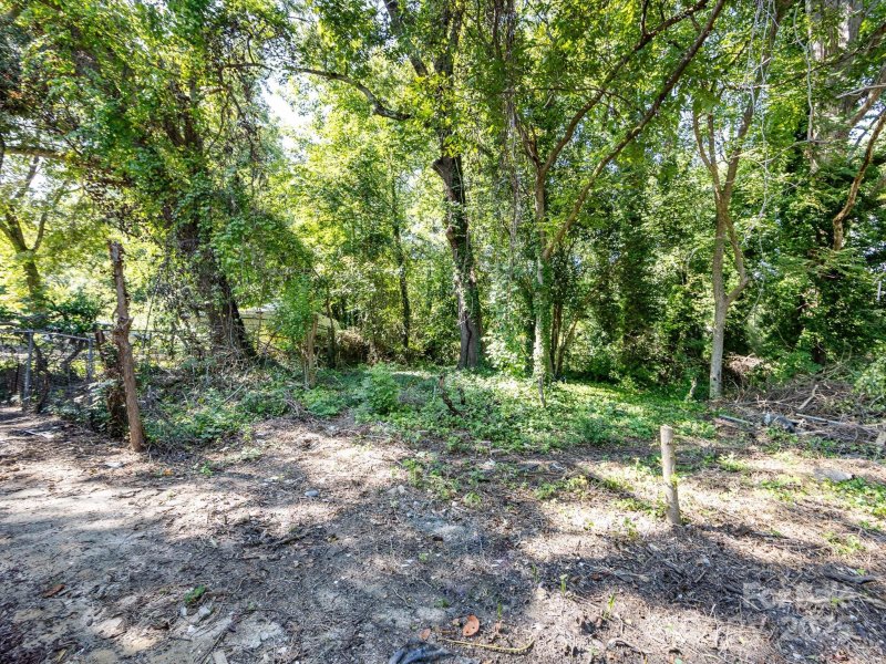 Property image 5 of 1506 Lake Street in Jenkins Heights, Gastonia, NC 28052