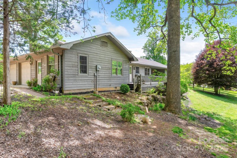 Property image 4 of 580 Country Club Drive in Mill Creek, Franklin, NC 28734