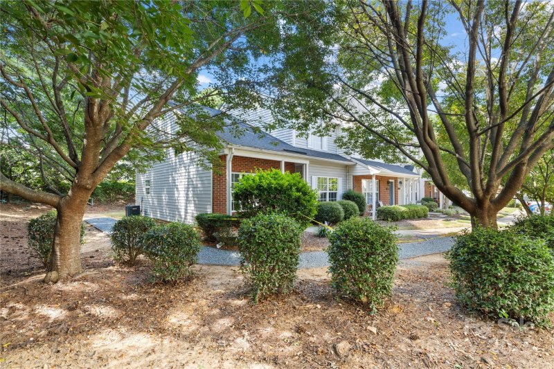 Property image 3 of 136 Mangum Circle in Brookhaven, Mooresville, NC 28117