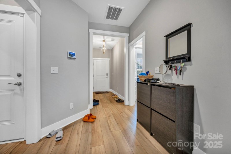 Property image 5 of 585 Ludlow Lane in Ashcroft, Columbia, SC 29229