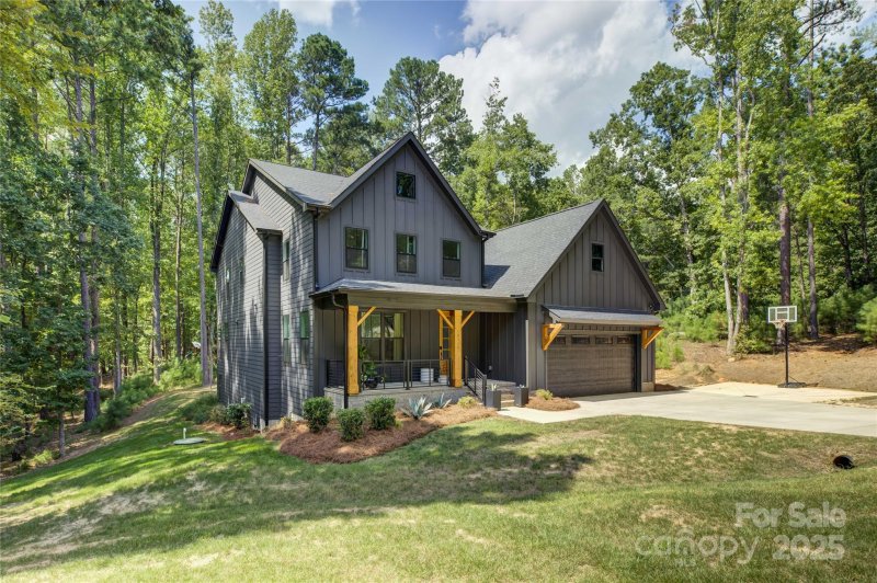 Rivers Edge, Charlotte Community