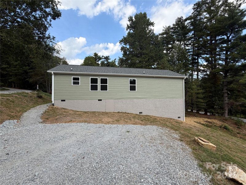 Property image 2 of 509 Bonner Street in Leonis Mountain Lake Homes, Hendersonville, NC 28739