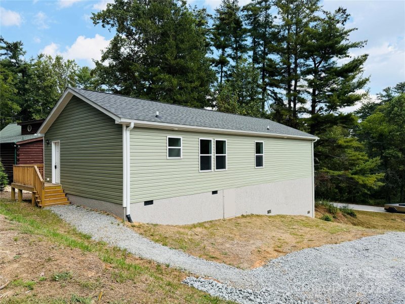 Property image 3 of 509 Bonner Street in Leonis Mountain Lake Homes, Hendersonville, NC 28739