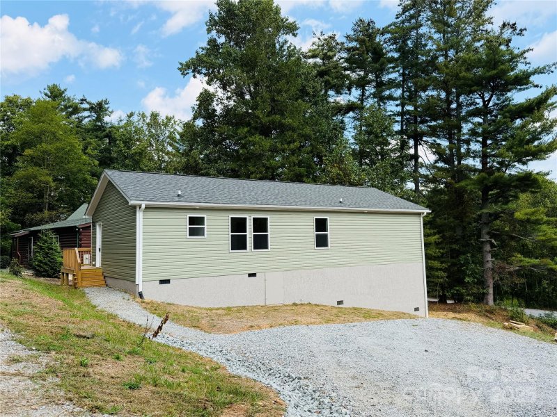 Property image 5 of 509 Bonner Street in Leonis Mountain Lake Homes, Hendersonville, NC 28739