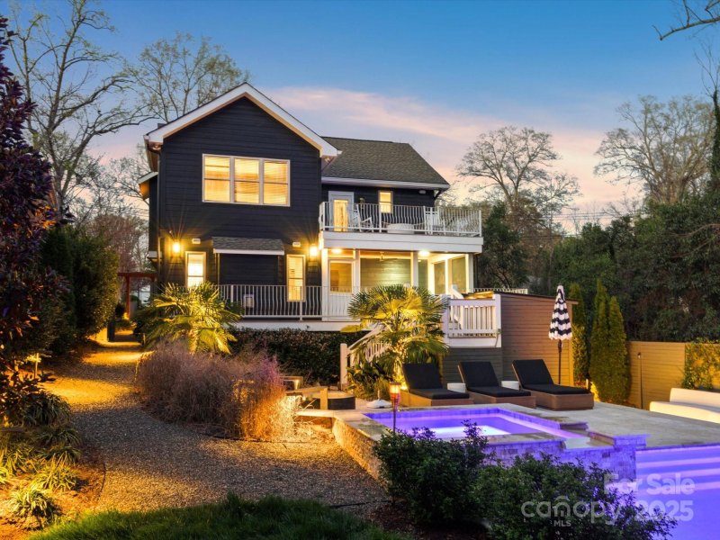 Property image 2 of 3220 Commonwealth Avenue in Commonwealth Park, Charlotte, NC 28205