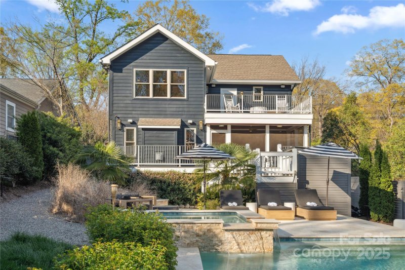 Property image 3 of 3220 Commonwealth Avenue in Commonwealth Park, Charlotte, NC 28205