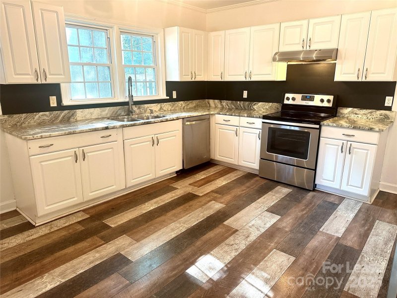 Property image 3 at 900 Everett Place, Charlotte, NC 28205