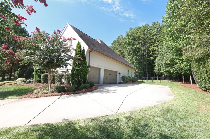 Property image 3 of 13418 Castleford Drive in Cheval, Mint Hill, NC 28227