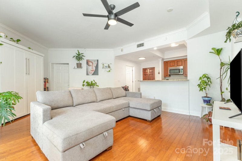 Property image 3 of 300 W 5th Street in Fifth and Poplar, Charlotte, NC 28202