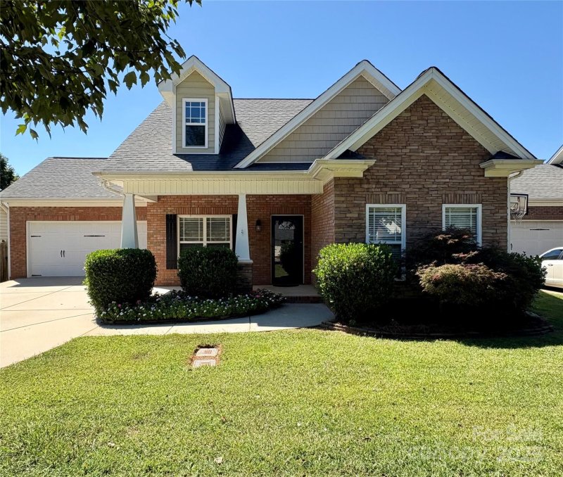 Abis Place, Locust Community