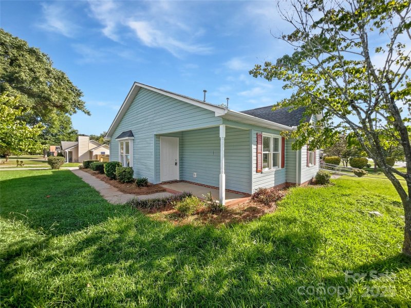 Pebble Creek, Belmont Community