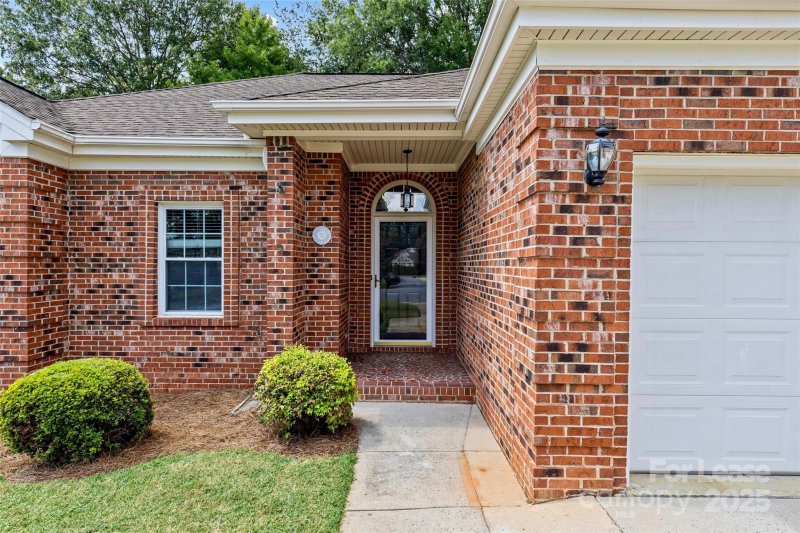 Property image 2 at 127 Lakewood Circle Drive, Mooresville, NC 28117