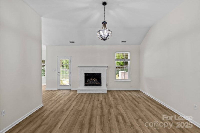 Property image 4 at 127 Lakewood Circle Drive, Mooresville, NC 28117