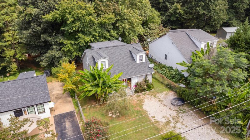 Property image 3 of 3537 Durham Lane in Trexler Acres, Charlotte, NC 28269