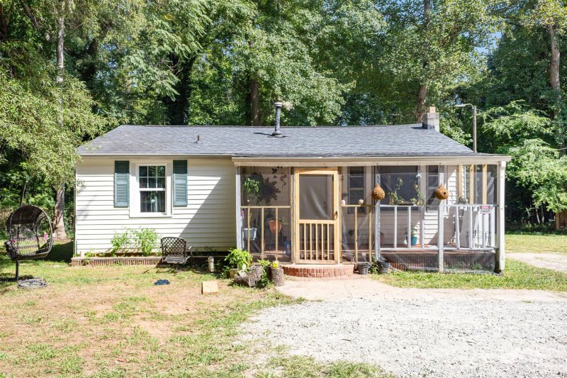 Property image 2 of 3627 Durham Lane in Trexler Acres, Charlotte, NC 28269