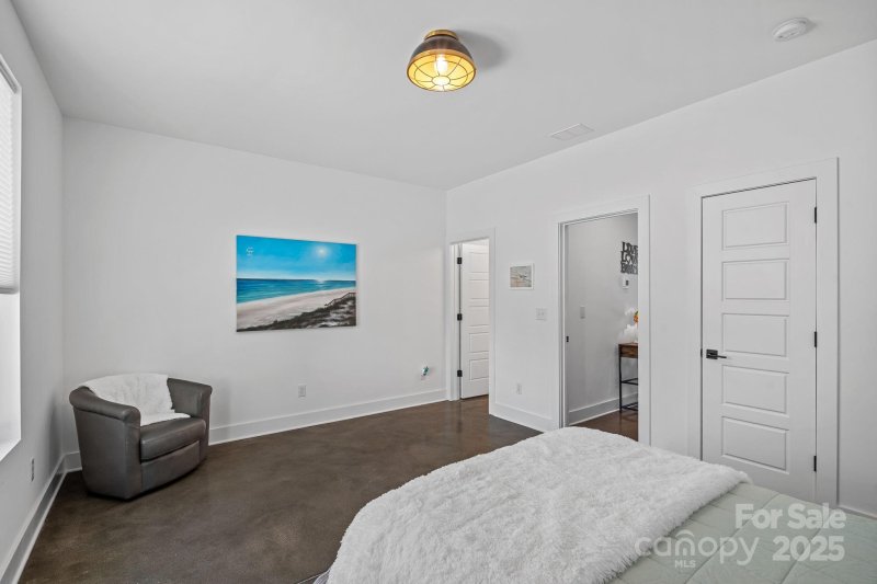 Property image 3 of 306 Wesley Heights Way in Wesley Heights, Charlotte, NC 28208