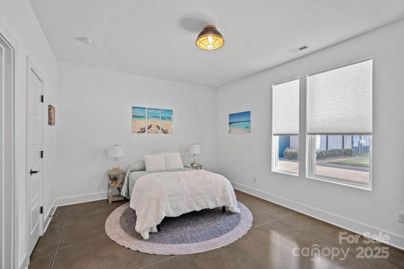 Property image 4 of 306 Wesley Heights Way in Wesley Heights, Charlotte, NC 28208