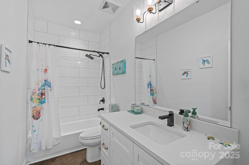 Property image 5 of 306 Wesley Heights Way in Wesley Heights, Charlotte, NC 28208