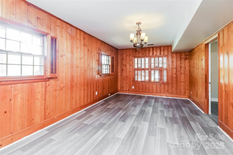 Property image 5 of 1501 Lanewood Place in Westchester, Charlotte, NC 28208