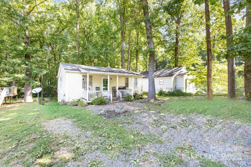 Property image 2 of 3635 Durham Lane in Trexler Acres, Charlotte, NC 28269